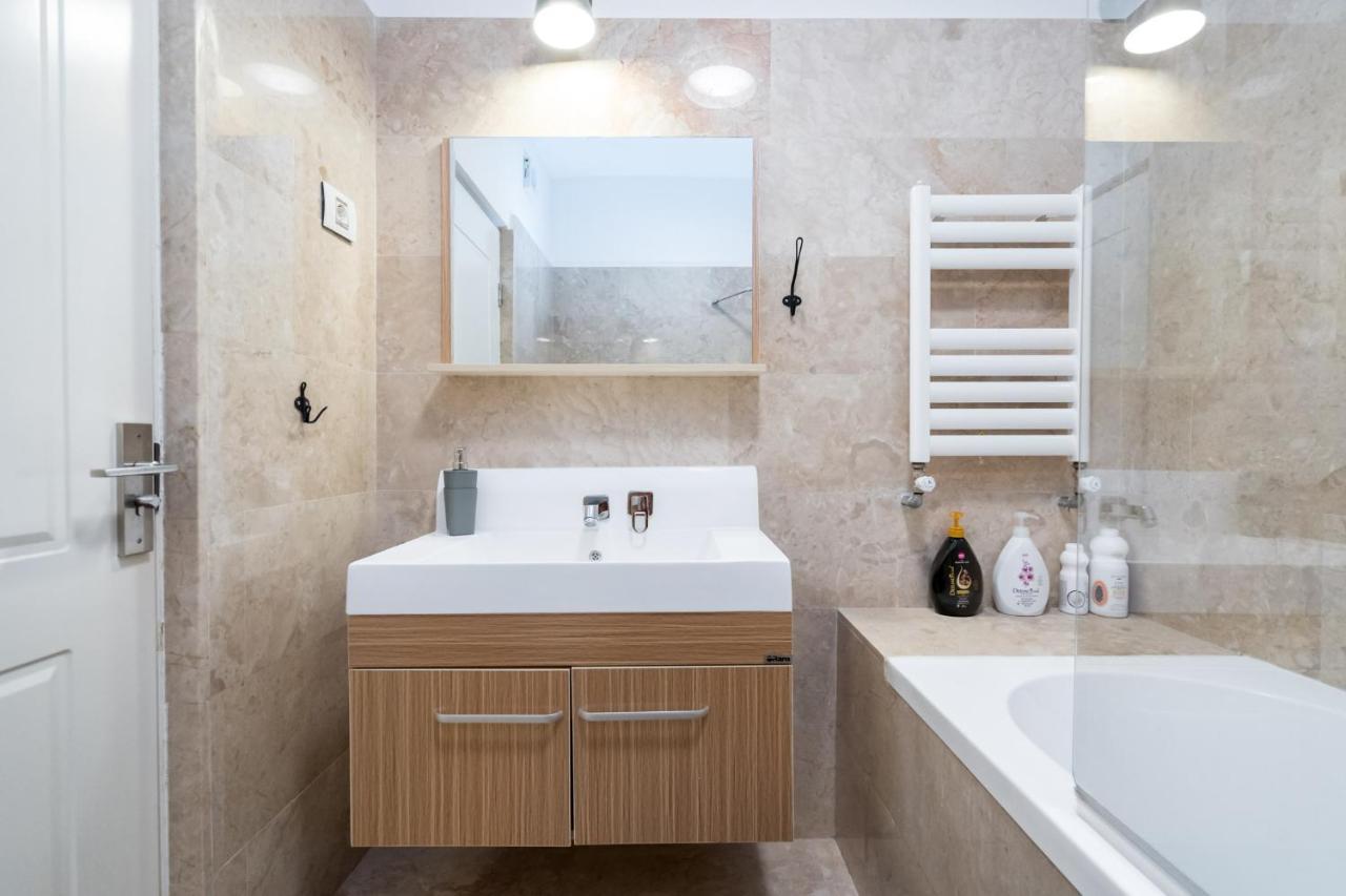 Happy Bubble I Timpuri Noi 1Br Apt 4 Ppl บูคาเรสต์ ภายนอก รูปภาพ