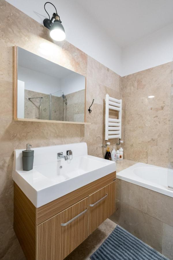 Happy Bubble I Timpuri Noi 1Br Apt 4 Ppl บูคาเรสต์ ภายนอก รูปภาพ